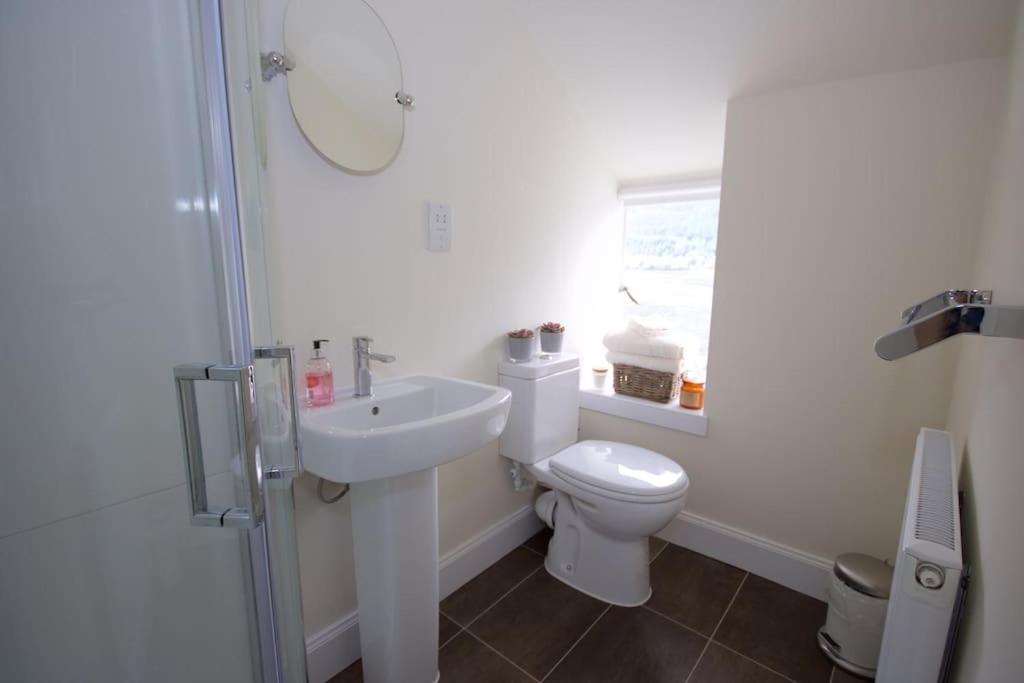 Rossmay House - 4 Bedroom Scottish Villa With Waterfront / Mountain Views Arrochar Eksteriør bilde