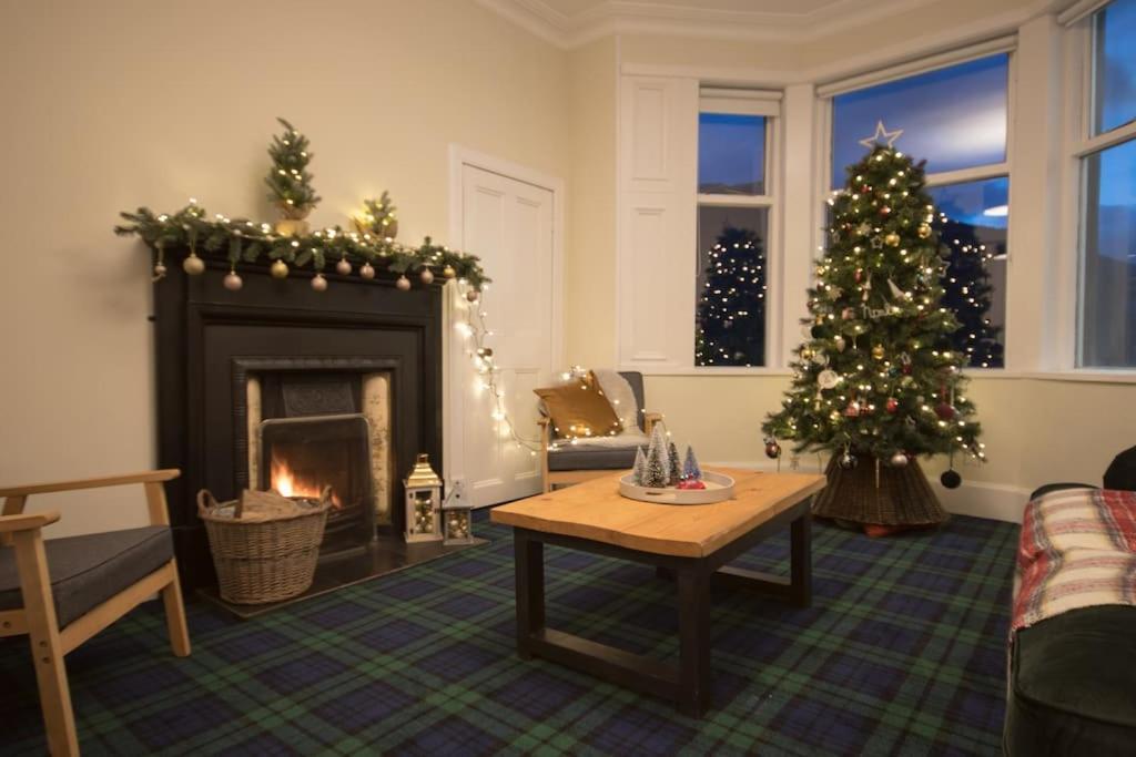 Rossmay House - 4 Bedroom Scottish Villa With Waterfront / Mountain Views Arrochar Eksteriør bilde