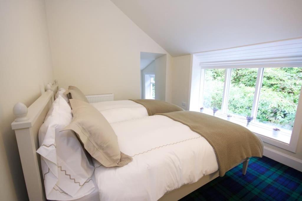 Rossmay House - 4 Bedroom Scottish Villa With Waterfront / Mountain Views Arrochar Eksteriør bilde