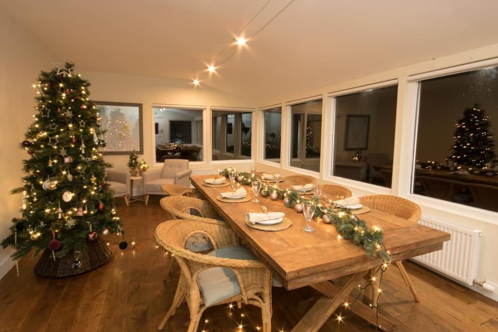 Rossmay House - 4 Bedroom Scottish Villa With Waterfront / Mountain Views Arrochar Eksteriør bilde